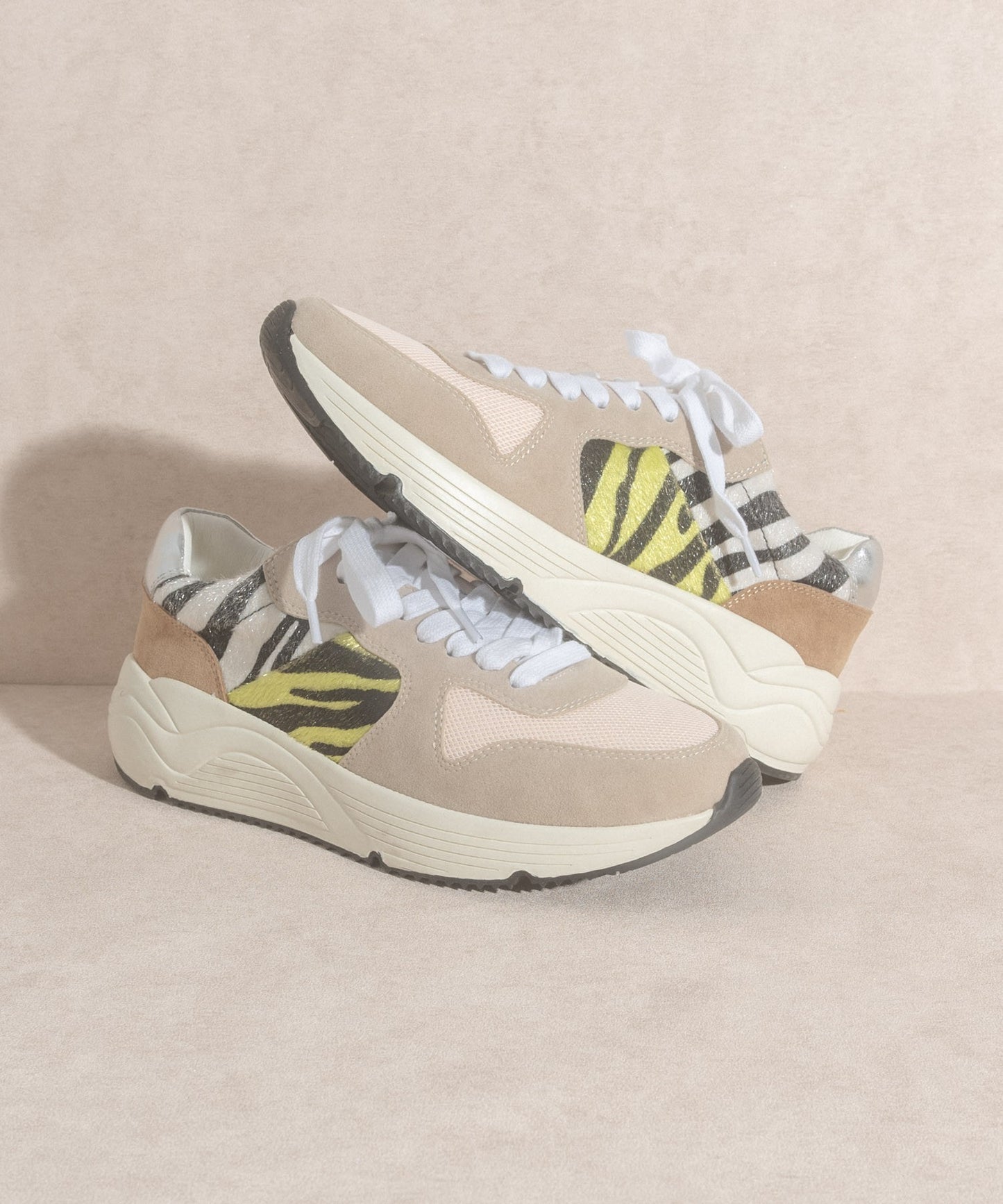 BOUTQUE-Tiger Sneakers